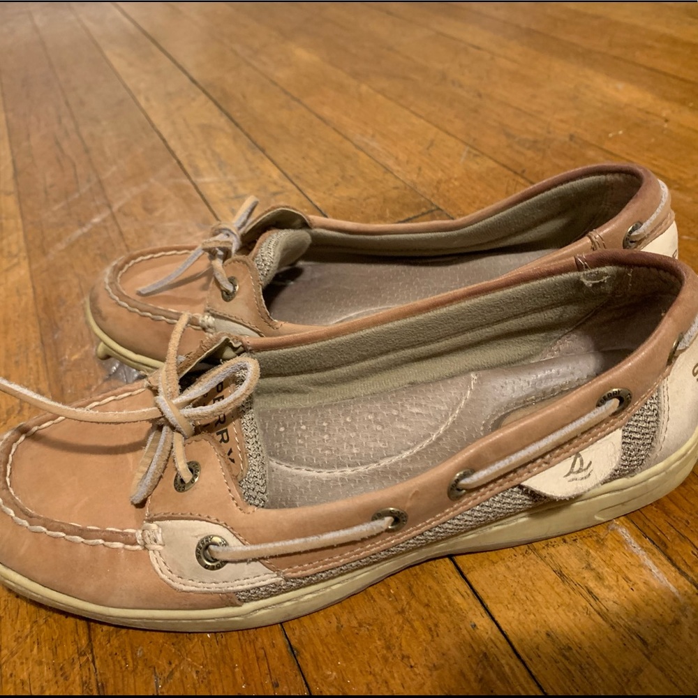 SPERRYS WOMENS SIZE 7